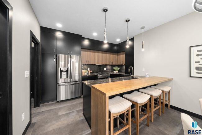 8617 W Shoreline Pl, Townhouse with 3 bedrooms, 3 bathrooms and null parking in Sioux Falls SD | Image 5