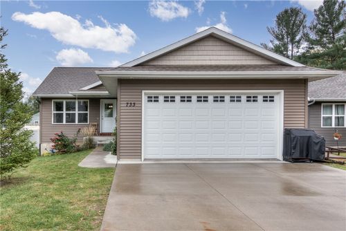 733 Gilbert St, Eau Claire, WI, 54703-2881 | Card Image