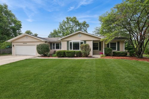 30W044 Bruce Ln, Naperville, IL, 60563-1854 | Card Image