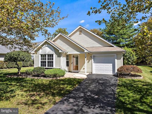 9 Skylark Ln, Lakewood, NJ, 08701-5732 | Card Image