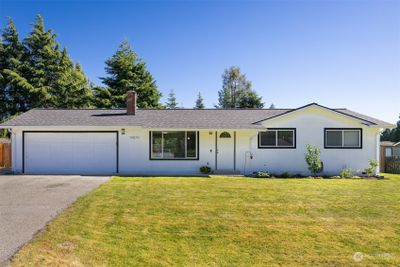 This home was freshly painted earlier this year and has great curb appeal. | Image 1