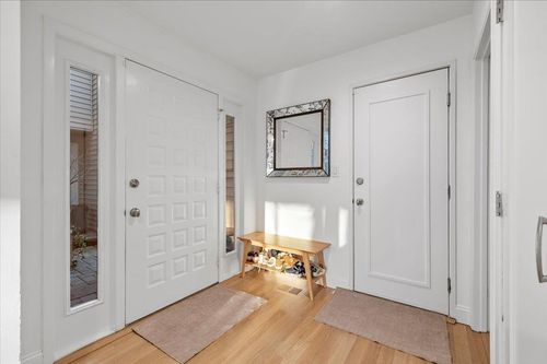 28 Pheasant Ln, Woodbury, NY, 11797-1926 | Card Image