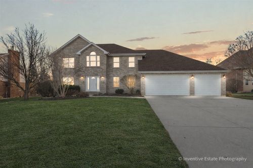 8221 Forestview Dr, Frankfort, IL, 60423-8897 | Card Image