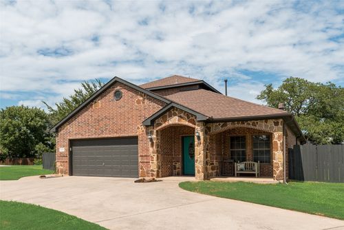 315 Navajo Trl, Lake Kiowa, TX, 76240-9423 | Card Image