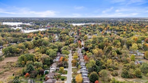 5173 Old Cove Rd, Clarkston, MI, 48346-3820 | Card Image