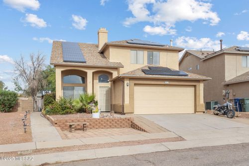 8805 E Lions Spring Pl, Tucson, AZ, 85747-5658 | Card Image