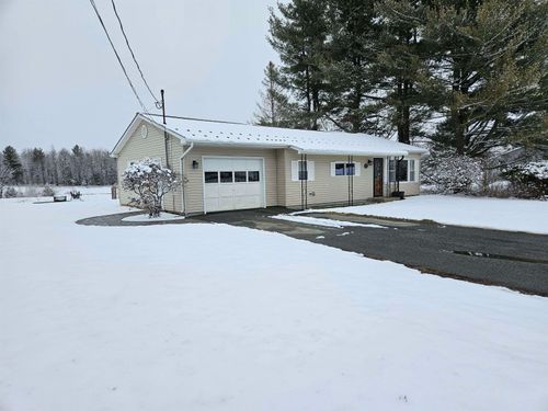 936 Elm St, Derby Line, VT, 05830-8733 | Card Image