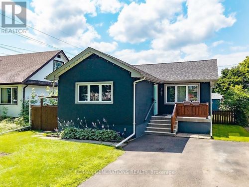 637 Hyde Park Ave, Thunder Bay, ON, P7E1Y4 | Card Image