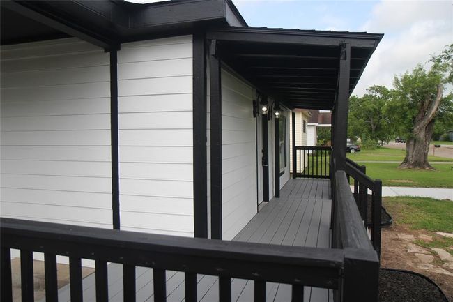 I can't imagine there's anything better than a relaxing evening on the porch. | Image 38