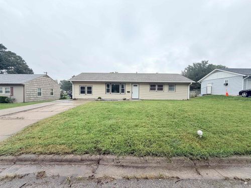 925 S Garfield St, Junction City, KS, 66441-4109 | Card Image