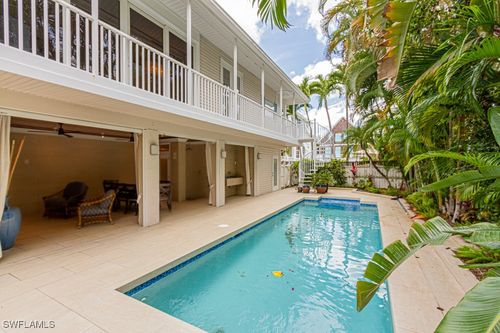 877 7th St S, NAPLES, FL, 34102-6931 | Card Image