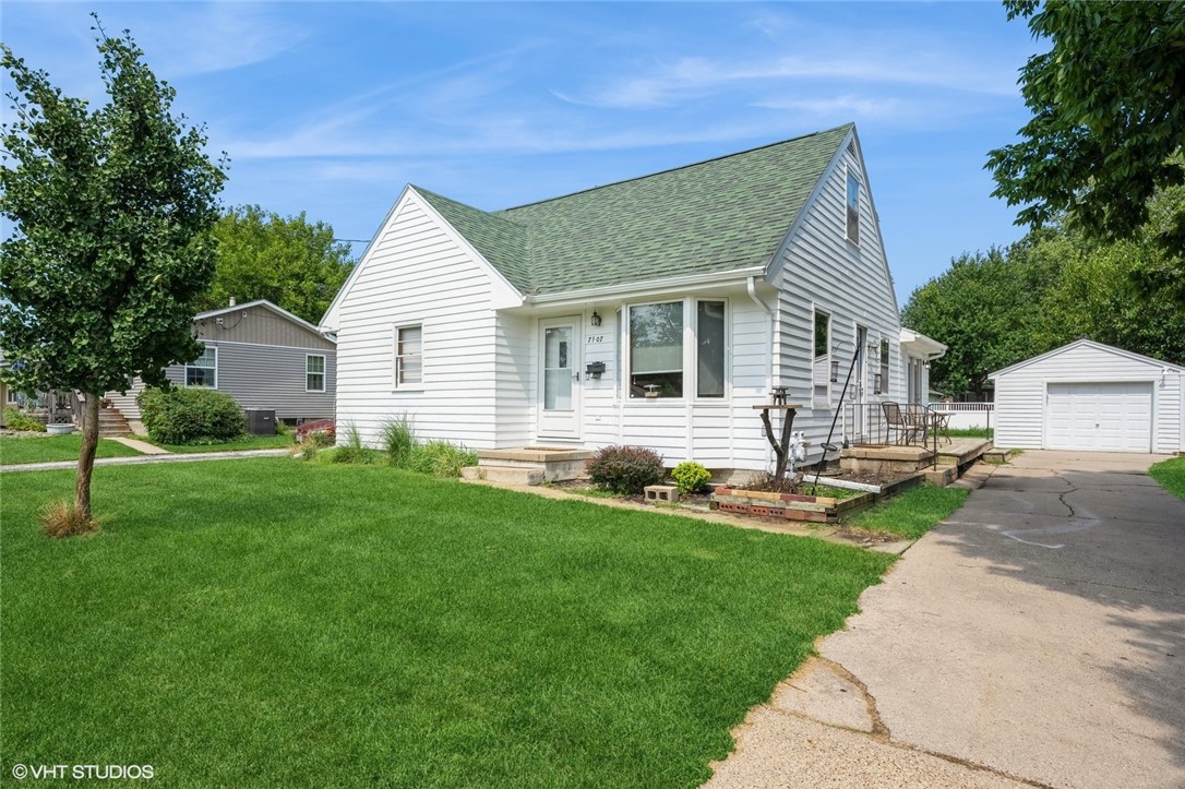 Oliver Smith Dr, Urbandale, IA 50322