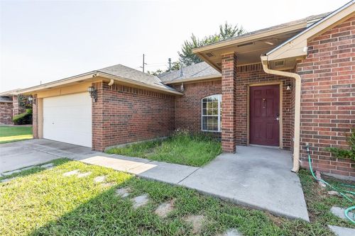 1833 Parkridge Dr, Norman, OK, 73071-1300 | Card Image