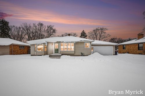 216 Dartmouth Ave, Holland, MI, 49423-3821 | Card Image