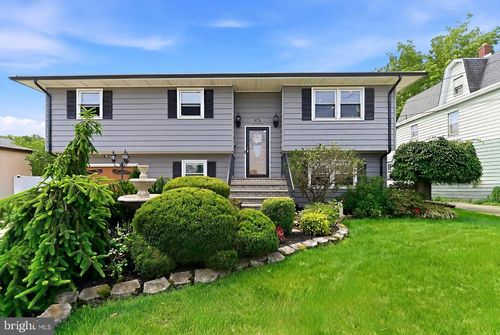 16 E Pleasant Ave, Sewaren, NJ, 07077-1109 | Card Image