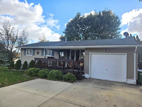 223 Red Maple Avenue, Cresco, IA, 52136 | Card Image