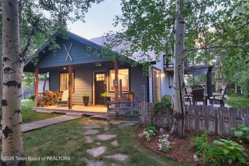 585 Easy St, Driggs, ID, 83422-5121 | Card Image