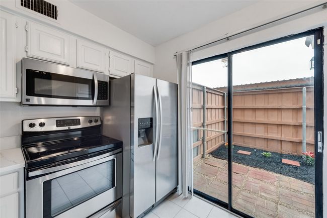 4325 Madera Rd, Condo with 2 bedrooms, 2 bathrooms and null parking in Irving TX | Image 11