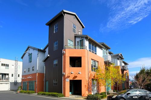 426 1st Street, Petaluma, CA, 94952 | Card Image