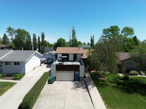77 Iroquois Cres W, Lethbridge, AB, T1K5J3 | Card Image