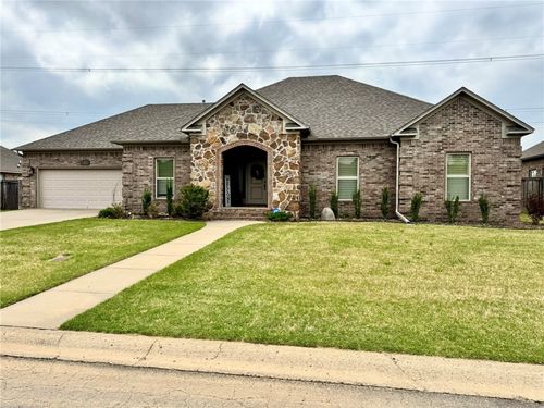 335 Pointe West Dr, Conway, AR, 72034-7552 | Card Image