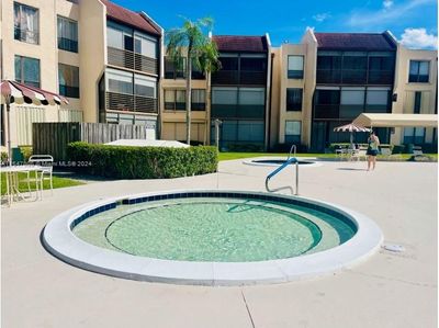 304 - 6451 N University Dr, Condo with 2 bedrooms, 2 bathrooms and null parking in Tamarac FL | Image 2