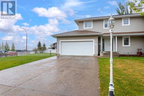 7-4501 39 St, Lloydminster, SK, S9V2C2 | Card Image