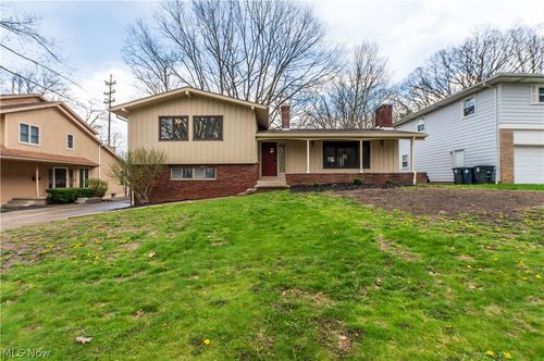 887 Delaware Ave, Akron, OH, 44303-1326 | Card Image