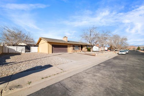 2071 E 575 N, St George, UT, 84790 | Card Image