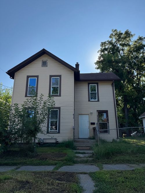 913 Vine St, Davenport, IA, 52804-3821 | Card Image