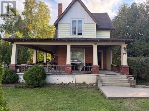 {{alt}} | Card Image