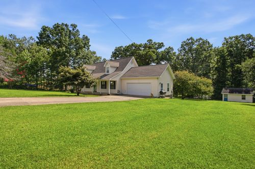 115 Pin Oaks Ln, Hohenwald, TN, 38462-2595 | Card Image