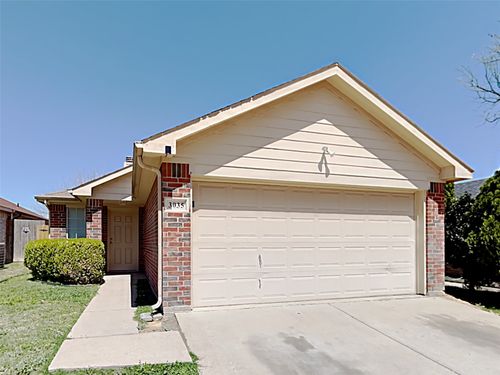 3035 San Martin Dr, Arlington, TX, 76010-3757 | Card Image