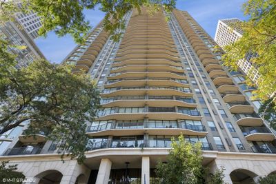 8B - 1040 N Lake Shore Drive, Condo with 2 bedrooms, 1 bathrooms and 1 parking in Chicago IL | Image 1