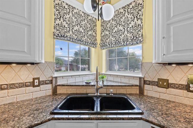 1104 Cherrywood Dr, House other with 3 bedrooms, 4 bathrooms and null parking in Cleburne TX | Image 11