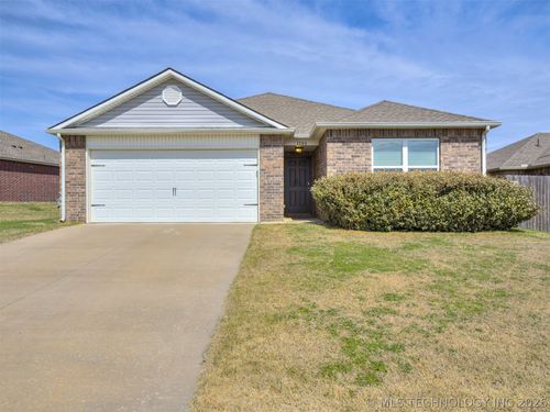 1100 Colhurst Ln, Claremore, OK, 74019-2317 | Card Image