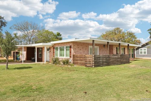 100 N Carroll St, Poth, TX, 78147-0318 | Card Image