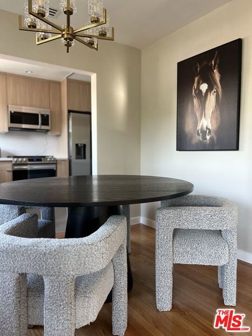 546 Hahn Ave, Glendale, CA, 91203-1024 | Card Image