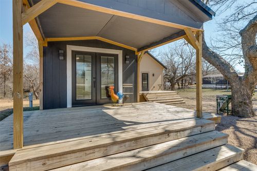 332 Hometown Way, Springtown, TX, 76082-5614 | Card Image