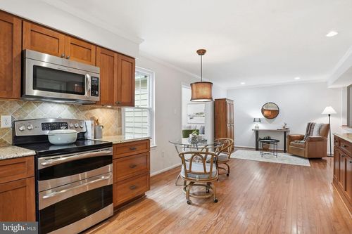 289 College Manor Dr, Arnold, MD, 21012-1819 | Card Image