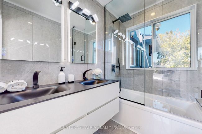 42 Coventry Crt, House other with 7 bedrooms, 5 bathrooms and 2 parking in Richmond Hill ON | Image 18