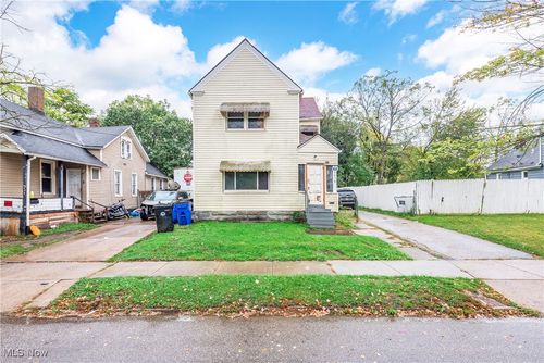 5678 Hamlet Ave, Cleveland, OH, 44127-1704 | Card Image