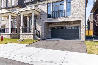 2163 Royal Gala Cir, House other with 4 bedrooms, 4 bathrooms and 4 parking in Mississauga ON | Image 2