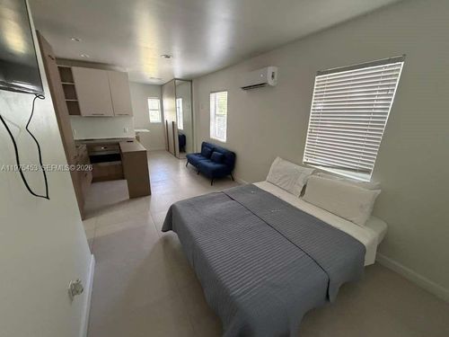 apt-207-245 Ne 33rd St, Miami, FL, 33137-3896 | Card Image