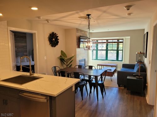 336-200 State Rt 94, Vernon, NJ, 07462-3323 | Card Image