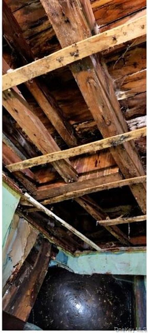 1057 E 221st St, Bronx, NY, 10469-1231 | Card Image