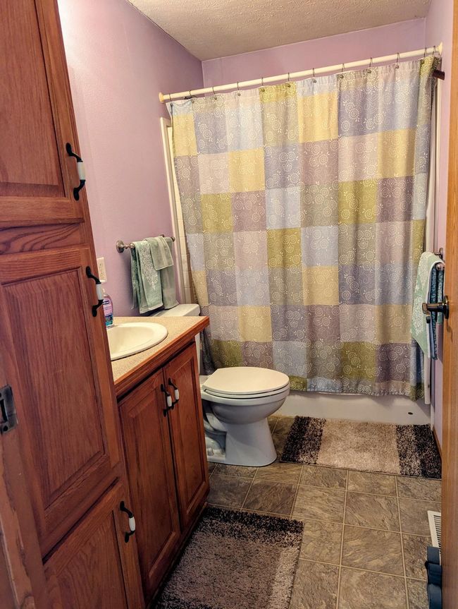 Main Floor Full Bath | Image 20