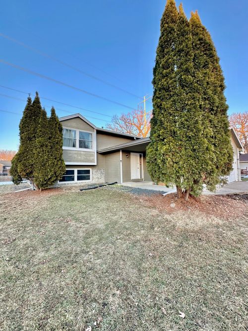 2700 94th Ave N, Brooklyn Park, MN, 55444-2947 | Card Image