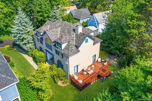 11 Cambridge Ct, Larchmont, NY, 10538-3206 | Card Image