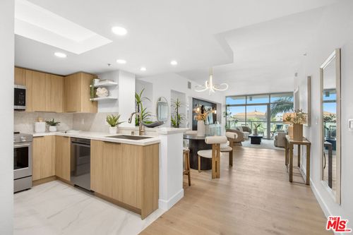 511-13700 Marina Pointe Dr, Marina del Rey, CA, 90292-9259 | Card Image